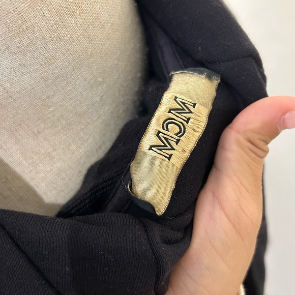 Black sweatshirt - Picture 2 of 4